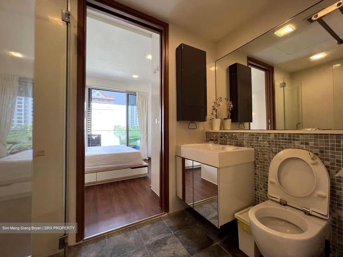 RV Suites (D10), Apartment #596275451